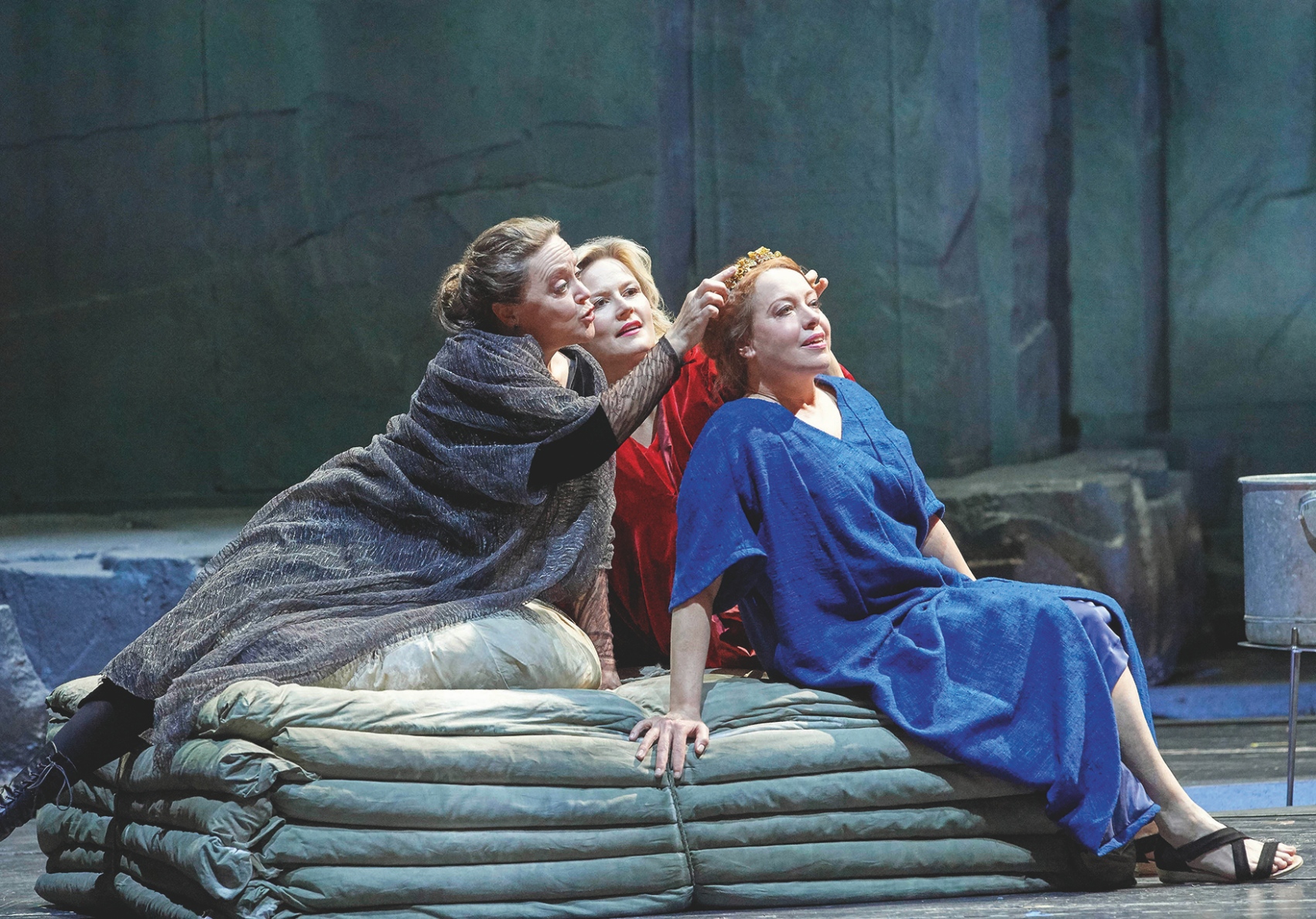 Du visar för närvarande Magisk damtrio när Wienoperan firar 150 år